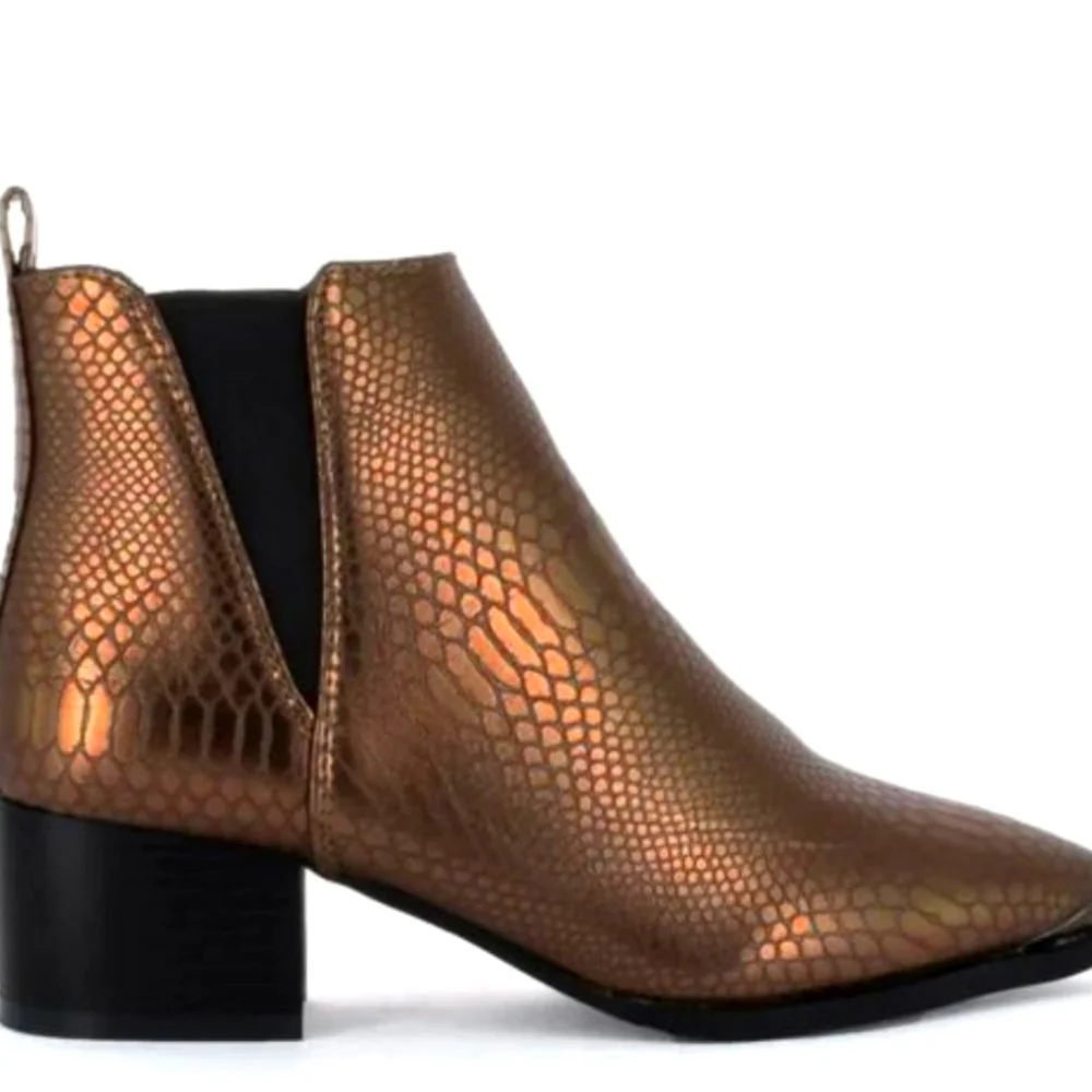 New Seven 7 Madison Python Boots Copper Tone Point Toe Chrome Accent Size 9.5